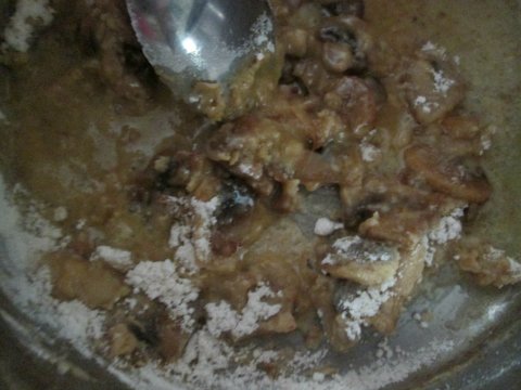 Adding flour to cordon bleu sauce