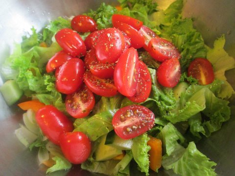 Garden Salad Drumsticks and Potatoes