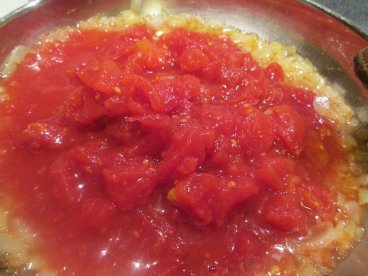 Tomatoes and crushed peppers 